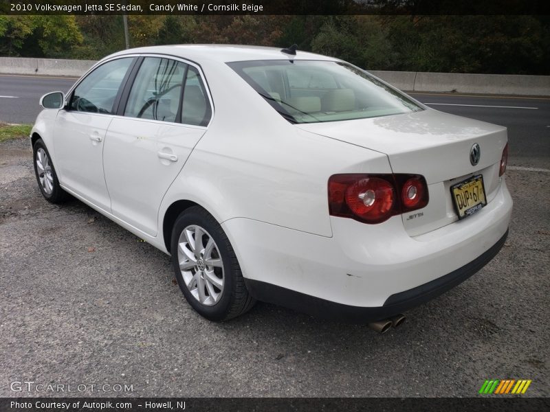 Candy White / Cornsilk Beige 2010 Volkswagen Jetta SE Sedan