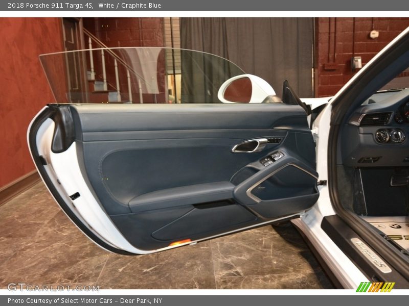 Door Panel of 2018 911 Targa 4S