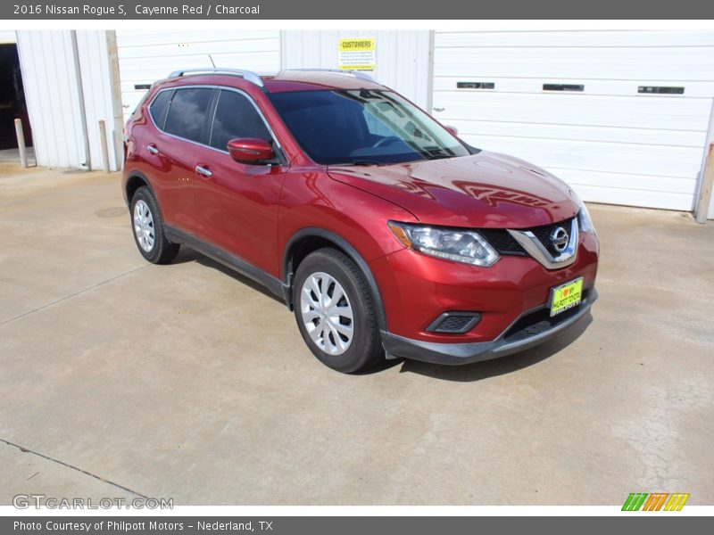 Front 3/4 View of 2016 Rogue S