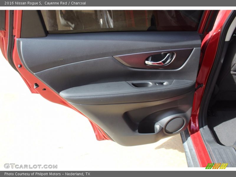 Door Panel of 2016 Rogue S