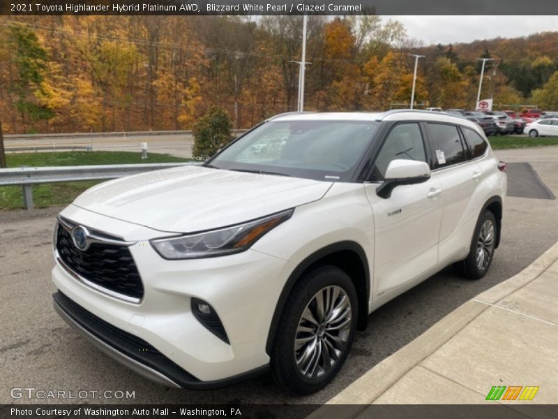 Front 3/4 View of 2021 Highlander Hybrid Platinum AWD