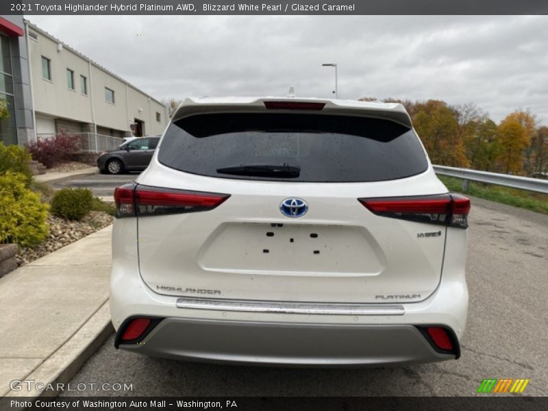 Blizzard White Pearl / Glazed Caramel 2021 Toyota Highlander Hybrid Platinum AWD