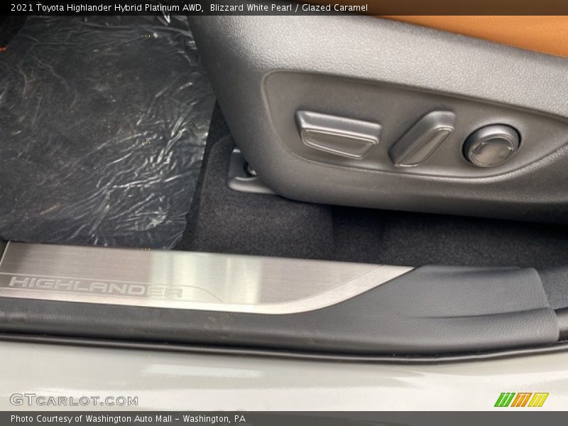 Blizzard White Pearl / Glazed Caramel 2021 Toyota Highlander Hybrid Platinum AWD