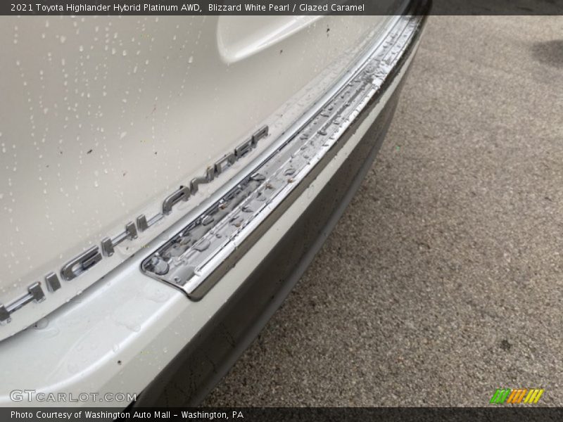 Blizzard White Pearl / Glazed Caramel 2021 Toyota Highlander Hybrid Platinum AWD