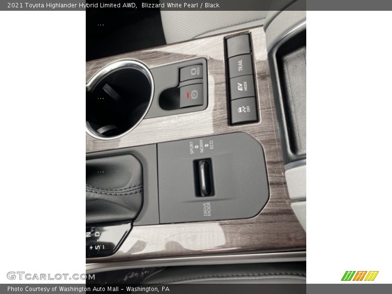 Blizzard White Pearl / Black 2021 Toyota Highlander Hybrid Limited AWD