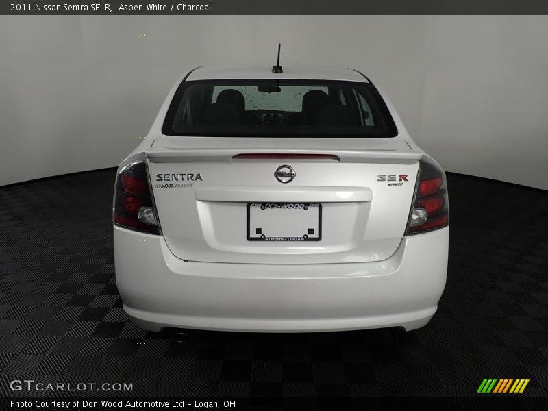Aspen White / Charcoal 2011 Nissan Sentra SE-R