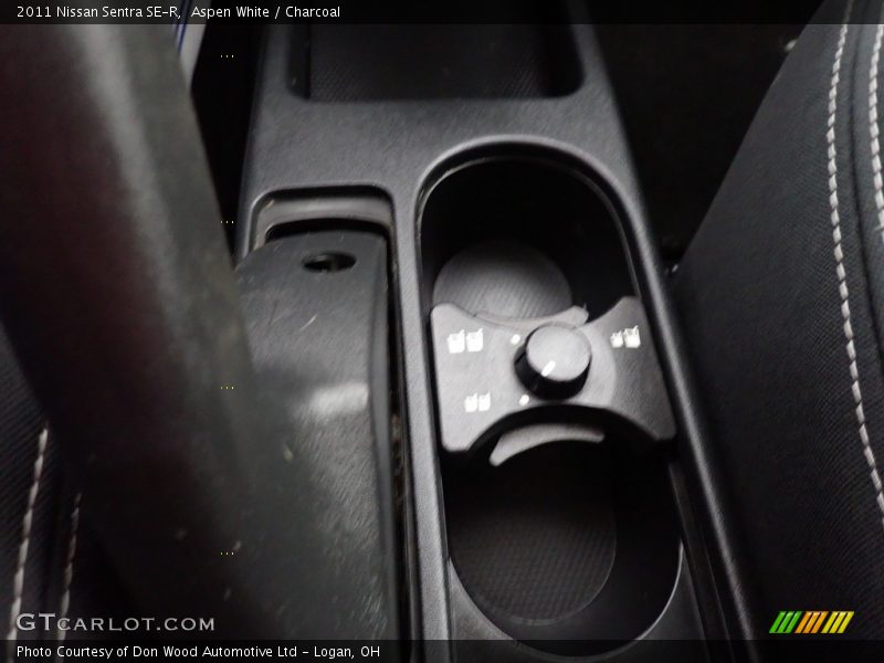 Aspen White / Charcoal 2011 Nissan Sentra SE-R