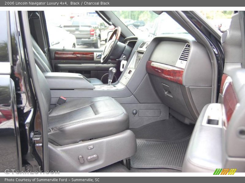 Black / Charcoal Black 2006 Lincoln Navigator Luxury 4x4