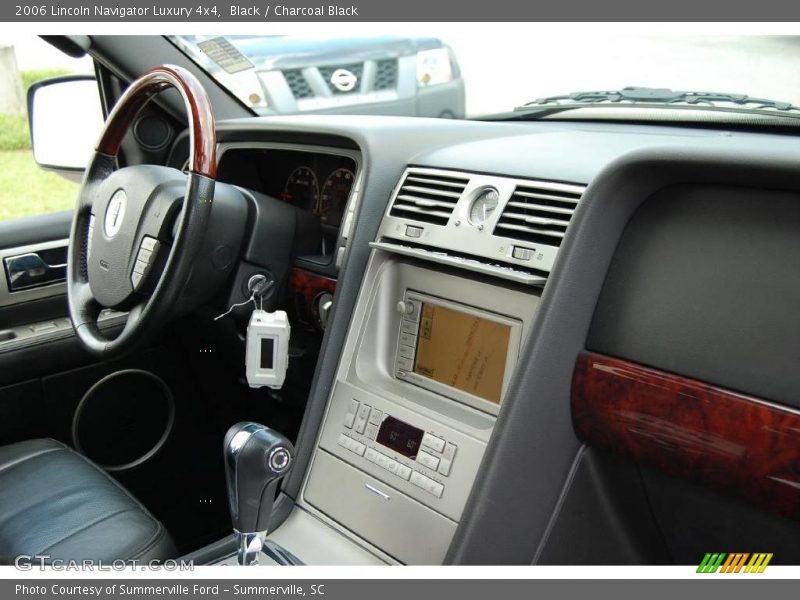Black / Charcoal Black 2006 Lincoln Navigator Luxury 4x4