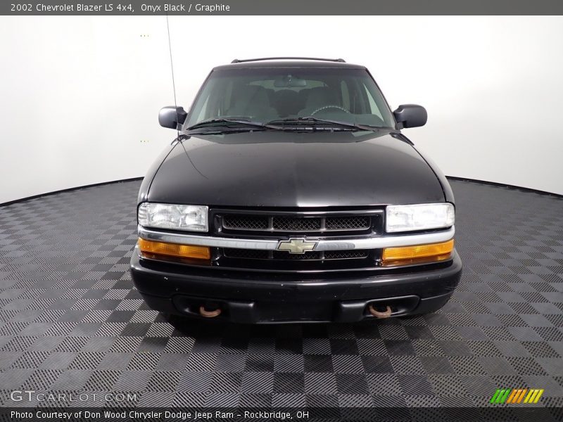 Onyx Black / Graphite 2002 Chevrolet Blazer LS 4x4