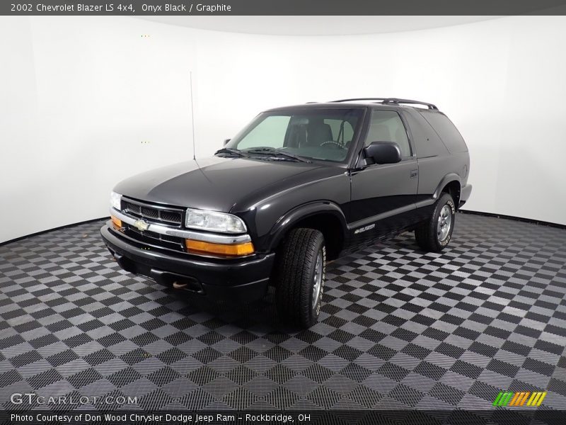 Onyx Black / Graphite 2002 Chevrolet Blazer LS 4x4
