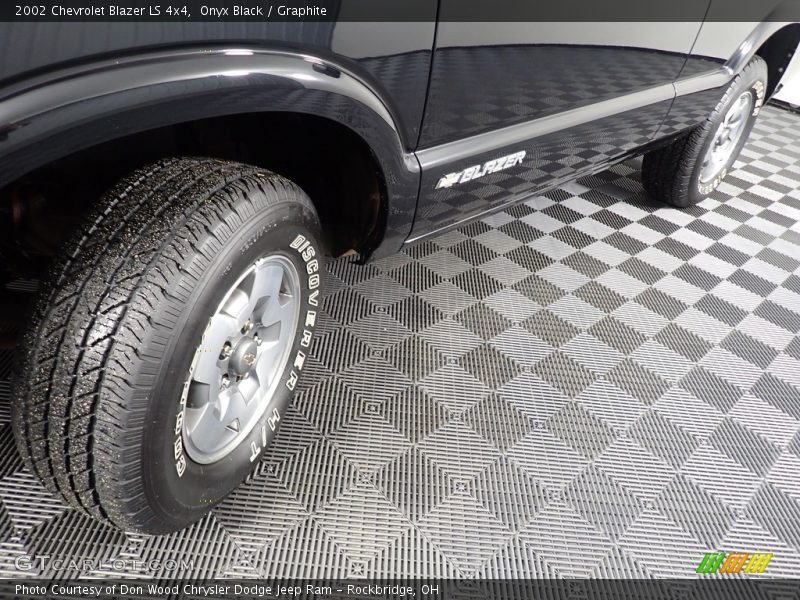 Onyx Black / Graphite 2002 Chevrolet Blazer LS 4x4
