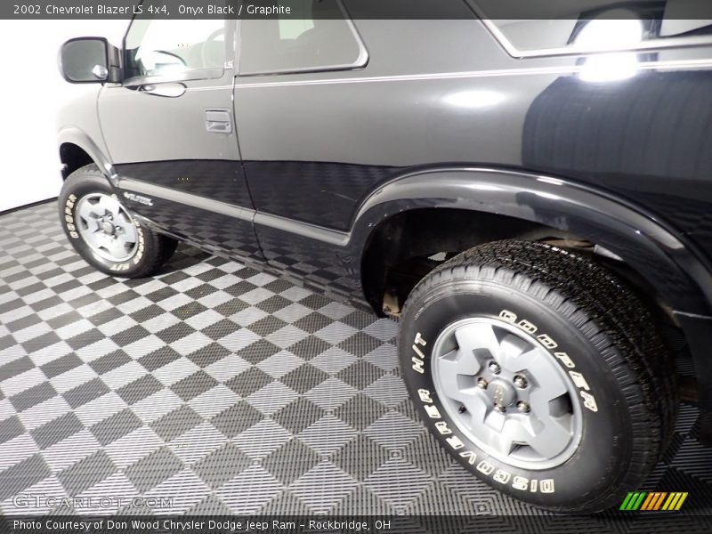 Onyx Black / Graphite 2002 Chevrolet Blazer LS 4x4