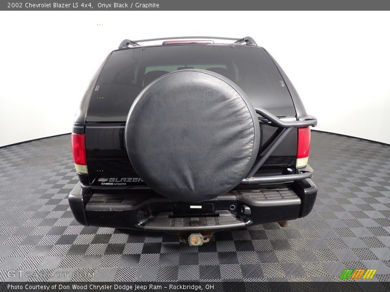 Onyx Black / Graphite 2002 Chevrolet Blazer LS 4x4