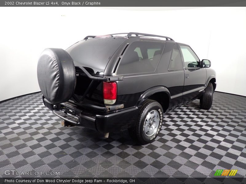 Onyx Black / Graphite 2002 Chevrolet Blazer LS 4x4