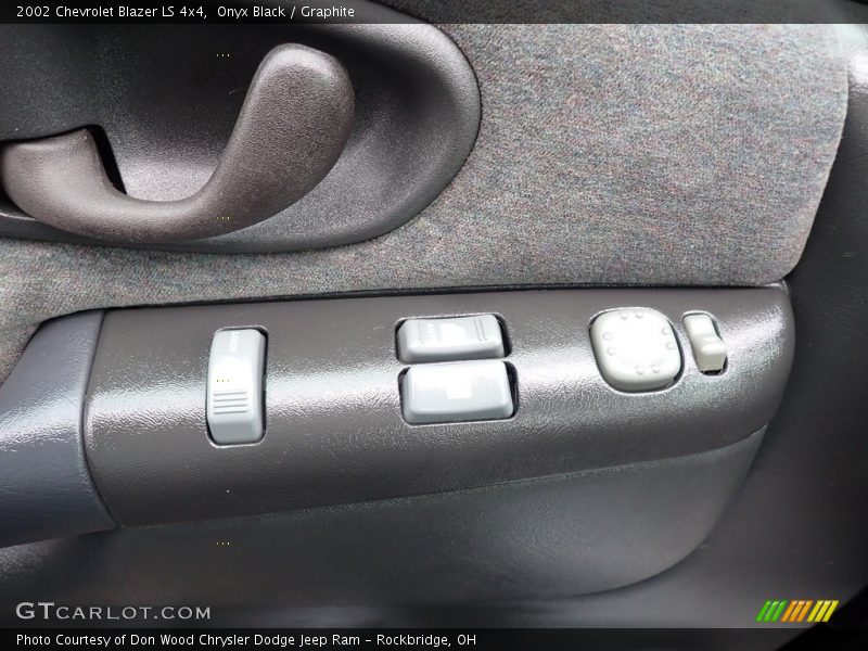 Onyx Black / Graphite 2002 Chevrolet Blazer LS 4x4