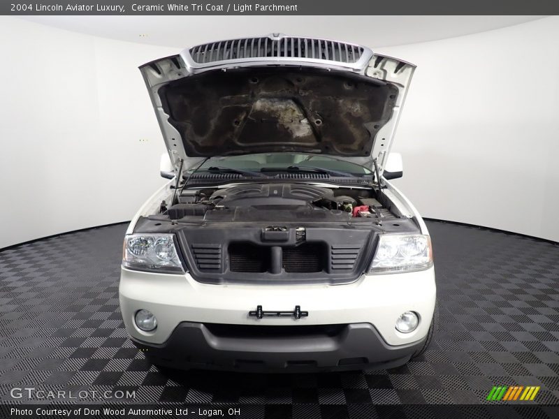 Ceramic White Tri Coat / Light Parchment 2004 Lincoln Aviator Luxury