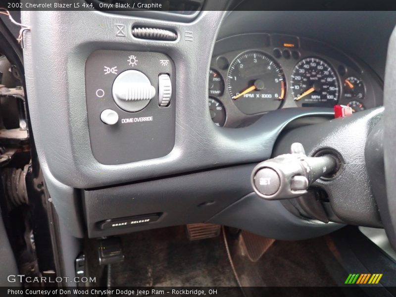 Onyx Black / Graphite 2002 Chevrolet Blazer LS 4x4