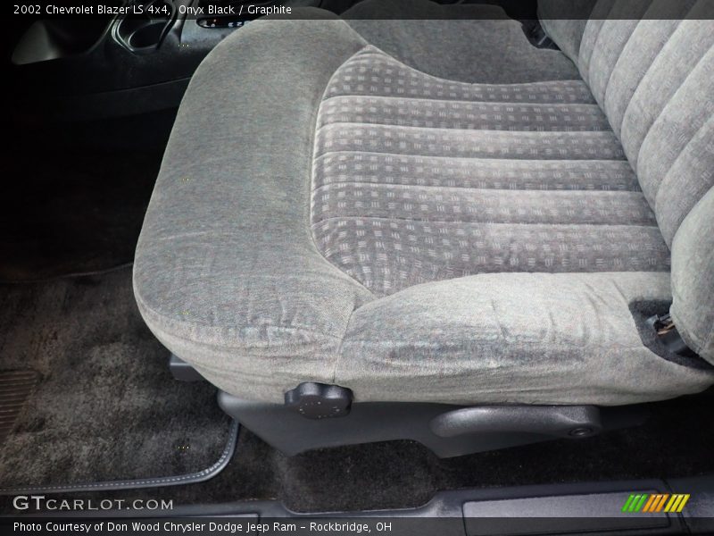 Onyx Black / Graphite 2002 Chevrolet Blazer LS 4x4