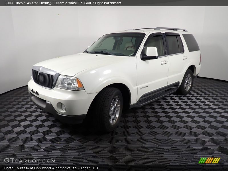 Ceramic White Tri Coat / Light Parchment 2004 Lincoln Aviator Luxury