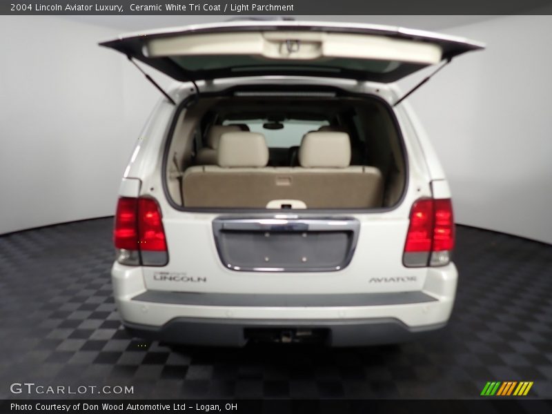 Ceramic White Tri Coat / Light Parchment 2004 Lincoln Aviator Luxury