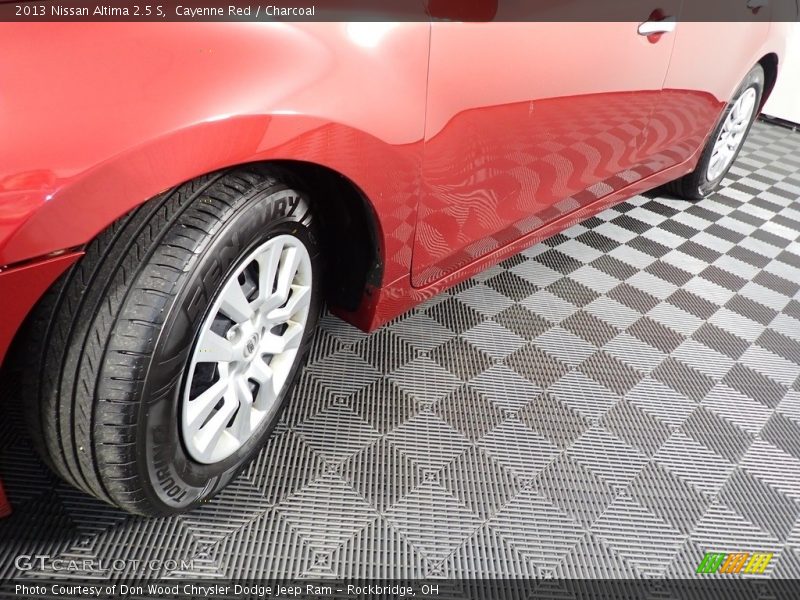 Cayenne Red / Charcoal 2013 Nissan Altima 2.5 S