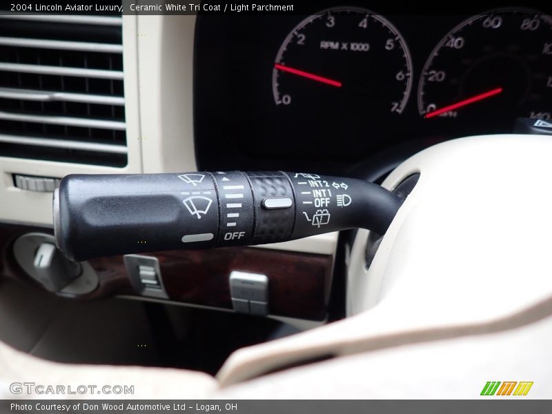 Ceramic White Tri Coat / Light Parchment 2004 Lincoln Aviator Luxury