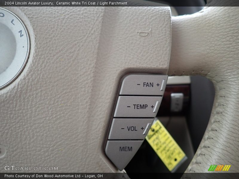 Ceramic White Tri Coat / Light Parchment 2004 Lincoln Aviator Luxury