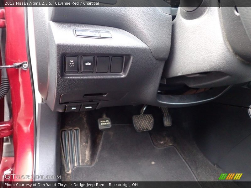 Cayenne Red / Charcoal 2013 Nissan Altima 2.5 S
