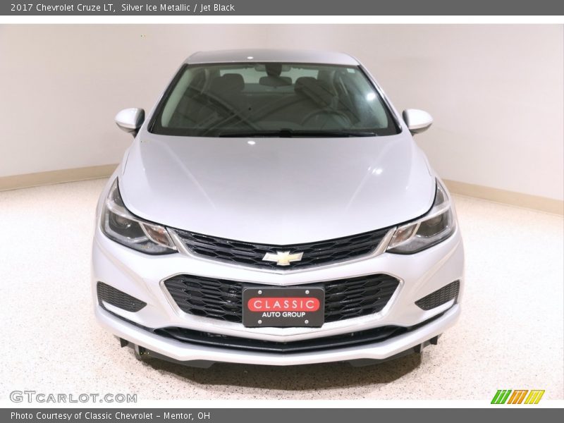 Silver Ice Metallic / Jet Black 2017 Chevrolet Cruze LT