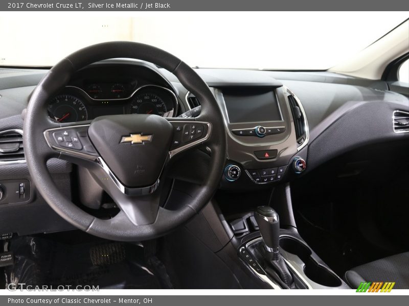 Silver Ice Metallic / Jet Black 2017 Chevrolet Cruze LT
