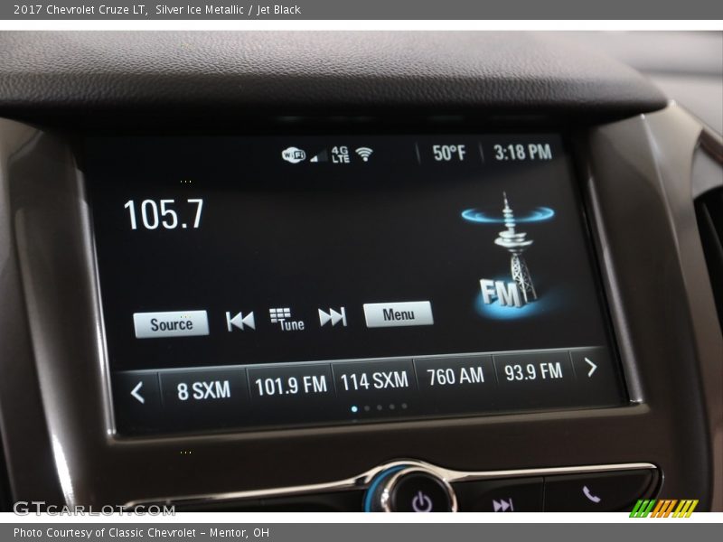 Silver Ice Metallic / Jet Black 2017 Chevrolet Cruze LT