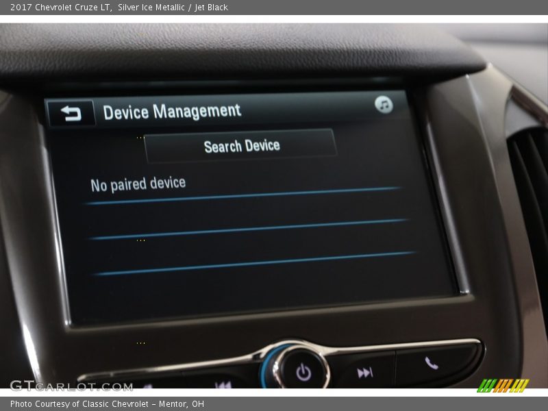 Silver Ice Metallic / Jet Black 2017 Chevrolet Cruze LT