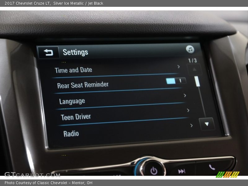 Silver Ice Metallic / Jet Black 2017 Chevrolet Cruze LT
