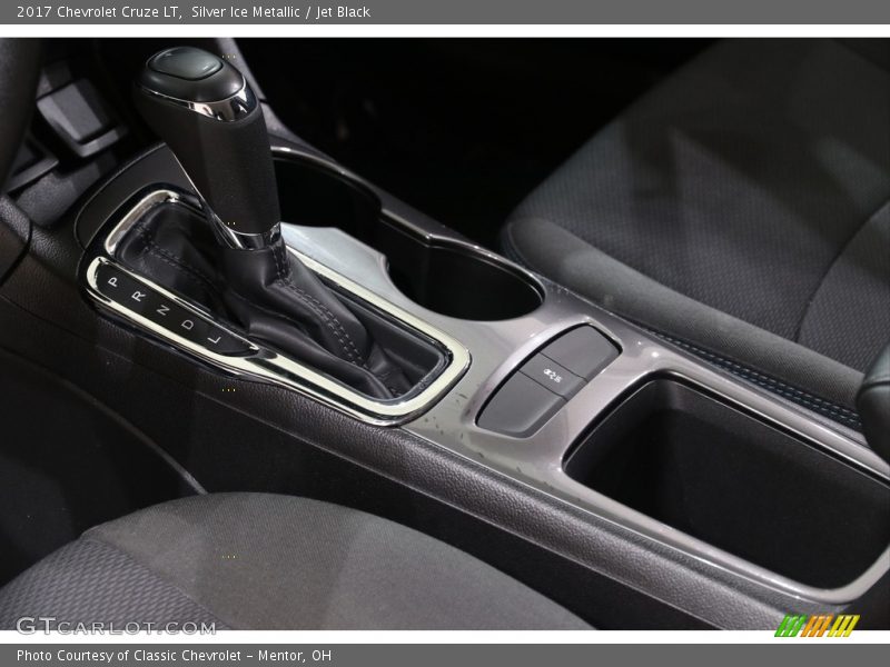 Silver Ice Metallic / Jet Black 2017 Chevrolet Cruze LT