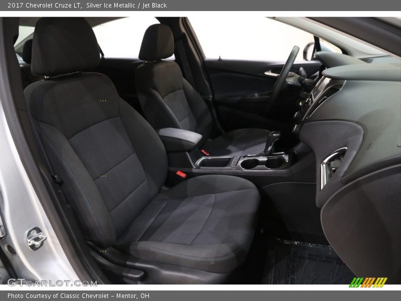 Silver Ice Metallic / Jet Black 2017 Chevrolet Cruze LT