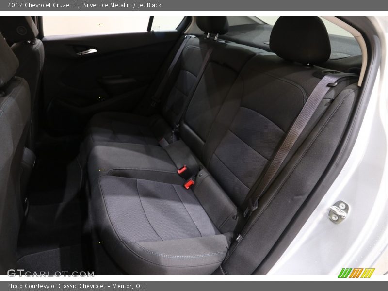 Silver Ice Metallic / Jet Black 2017 Chevrolet Cruze LT