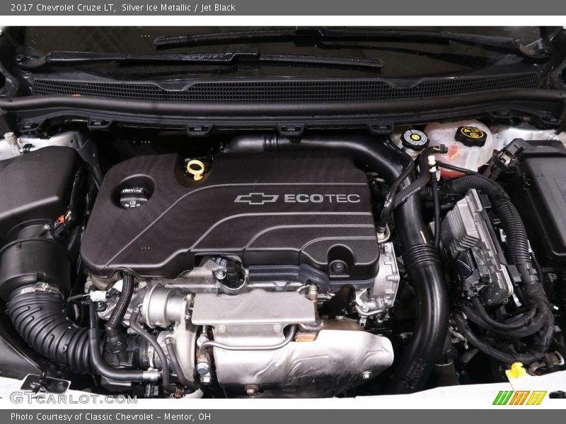 Silver Ice Metallic / Jet Black 2017 Chevrolet Cruze LT
