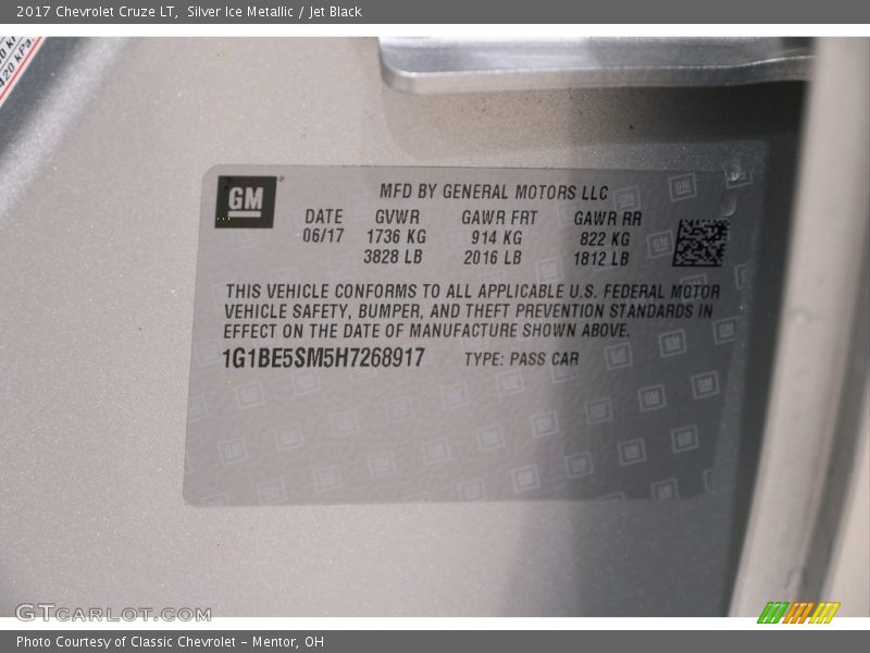 Silver Ice Metallic / Jet Black 2017 Chevrolet Cruze LT