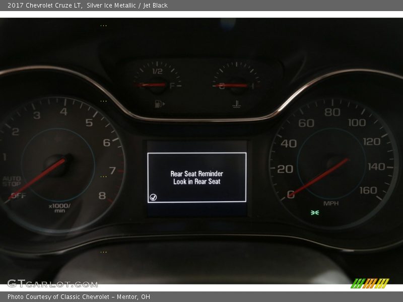 Silver Ice Metallic / Jet Black 2017 Chevrolet Cruze LT