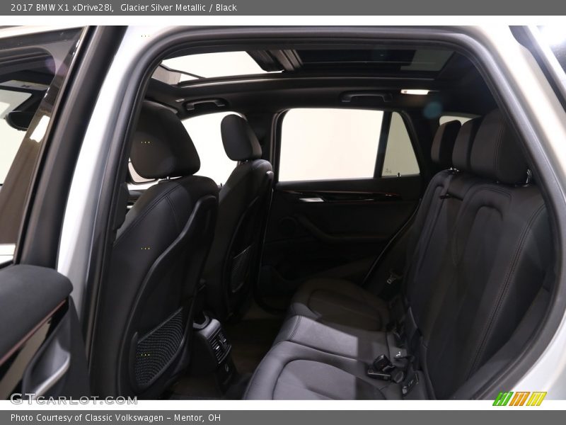 Glacier Silver Metallic / Black 2017 BMW X1 xDrive28i