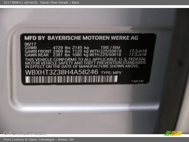 Glacier Silver Metallic / Black 2017 BMW X1 xDrive28i