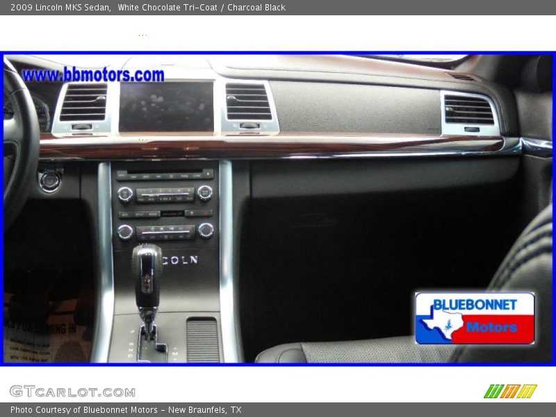 White Chocolate Tri-Coat / Charcoal Black 2009 Lincoln MKS Sedan