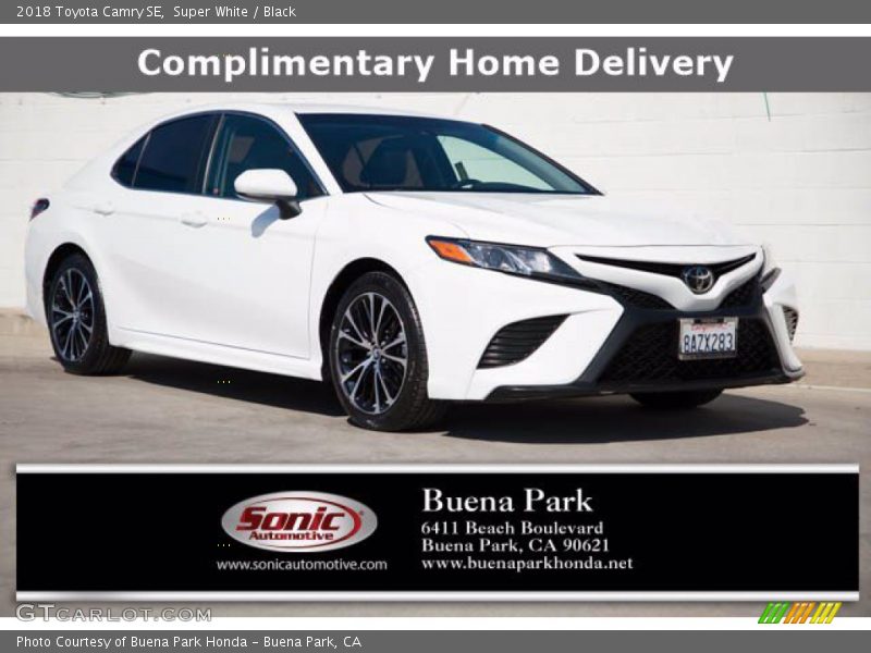 Super White / Black 2018 Toyota Camry SE