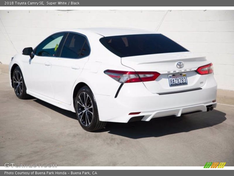 Super White / Black 2018 Toyota Camry SE