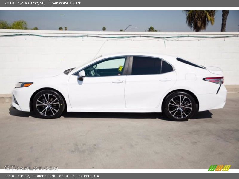 Super White / Black 2018 Toyota Camry SE