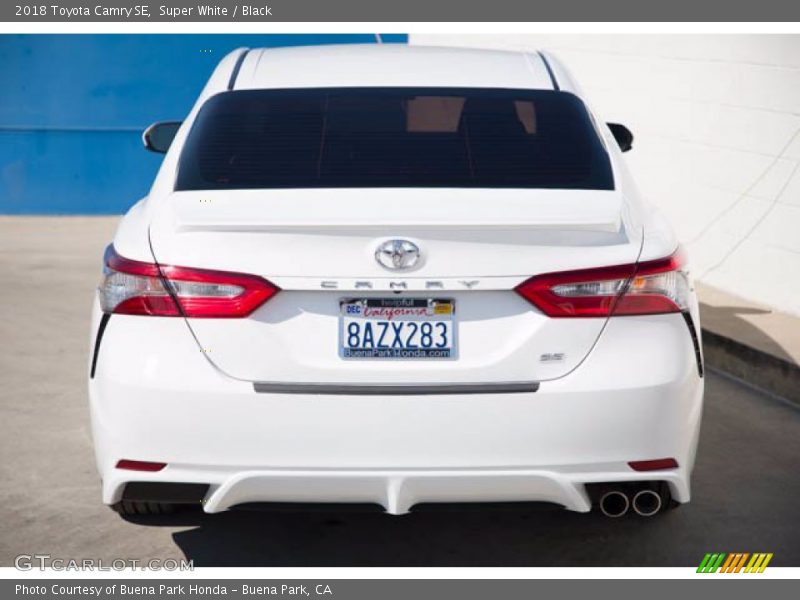 Super White / Black 2018 Toyota Camry SE