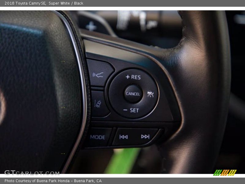 Super White / Black 2018 Toyota Camry SE