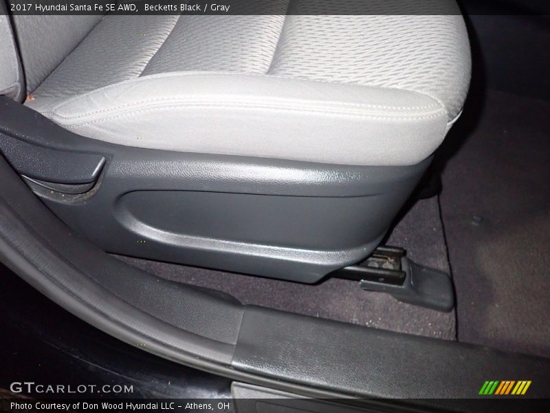 Becketts Black / Gray 2017 Hyundai Santa Fe SE AWD