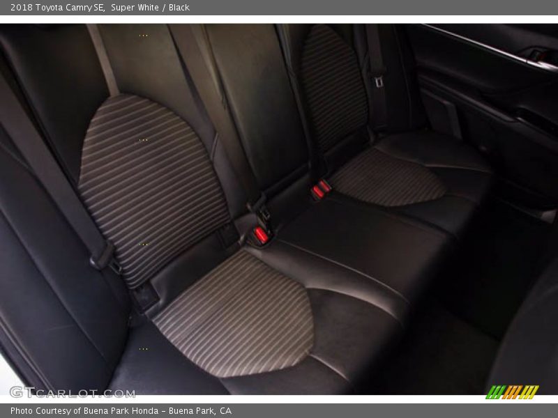 Super White / Black 2018 Toyota Camry SE